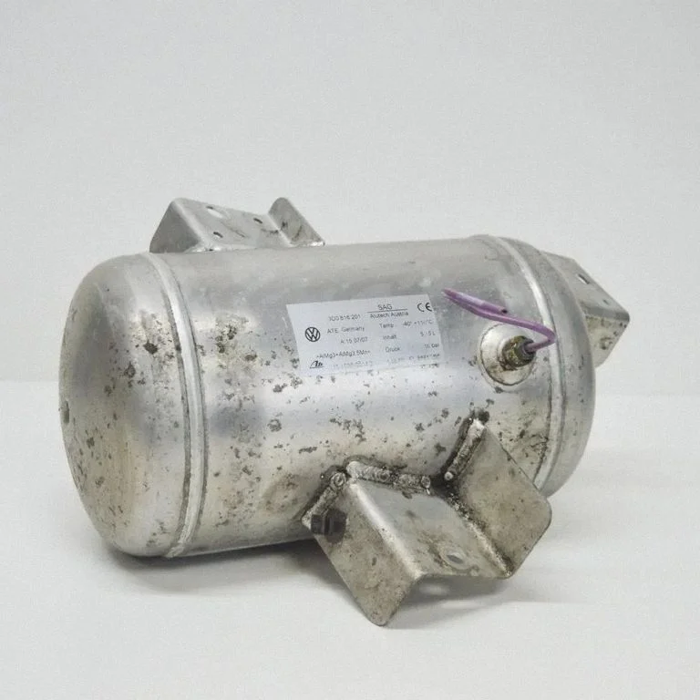 Air suspension compressor/pump – Volkswagen Phaeton (2002-2016)