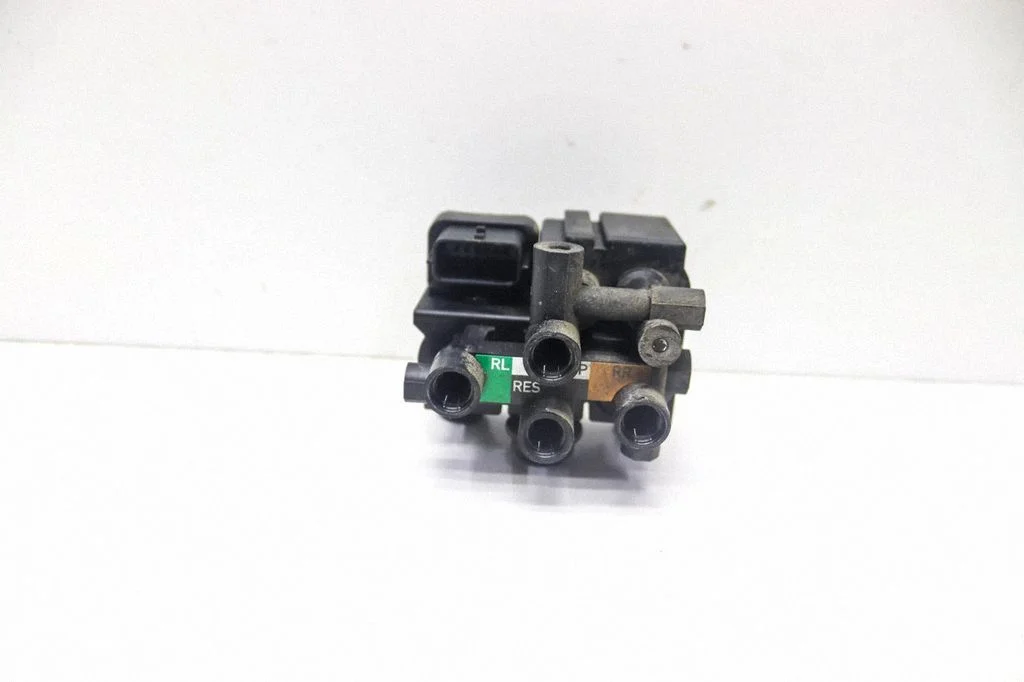 Air suspension control unit module (rear) M8E25B710BB