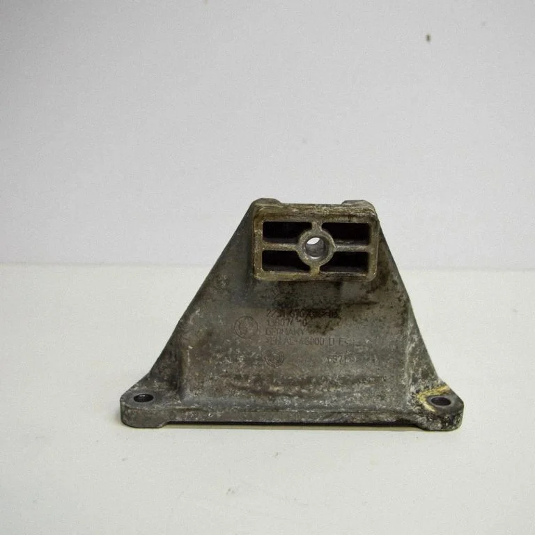 Gearbox mounting bracket 6769635