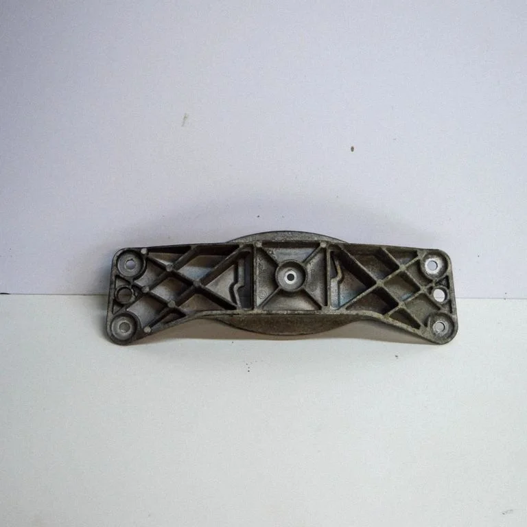 Gearbox mounting bracket 6769634