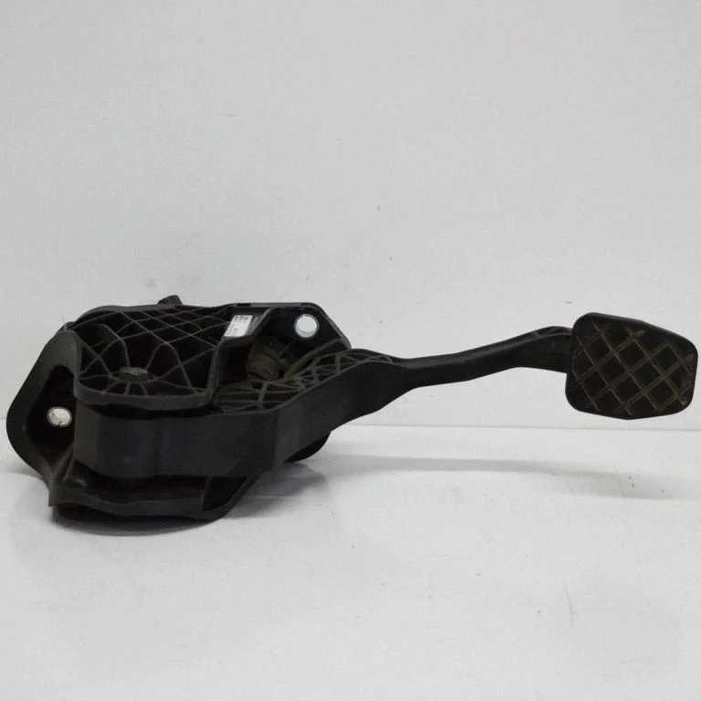 Clutch pedal – Audi A3 S3 8P (2003-2012)
