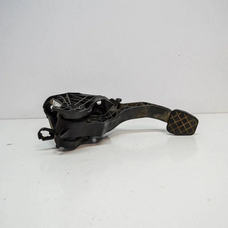 Clutch pedal – Volkswagen Polo V 6R (2009-2017)
