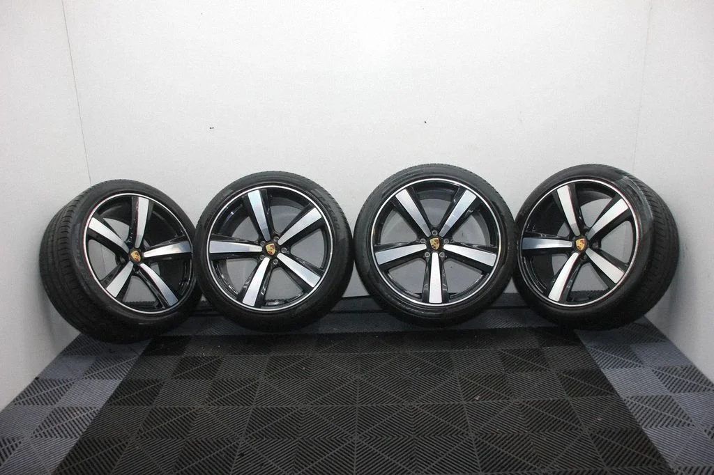 R12 alloy rim 95B601025GM