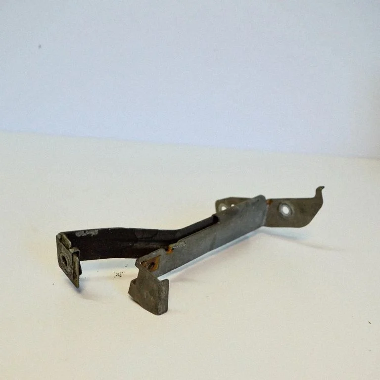 Esistange kinnitusklamber A2045241440