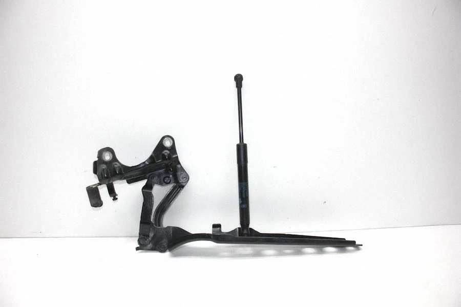 Engine bonnet/hood hinges 95B823302F