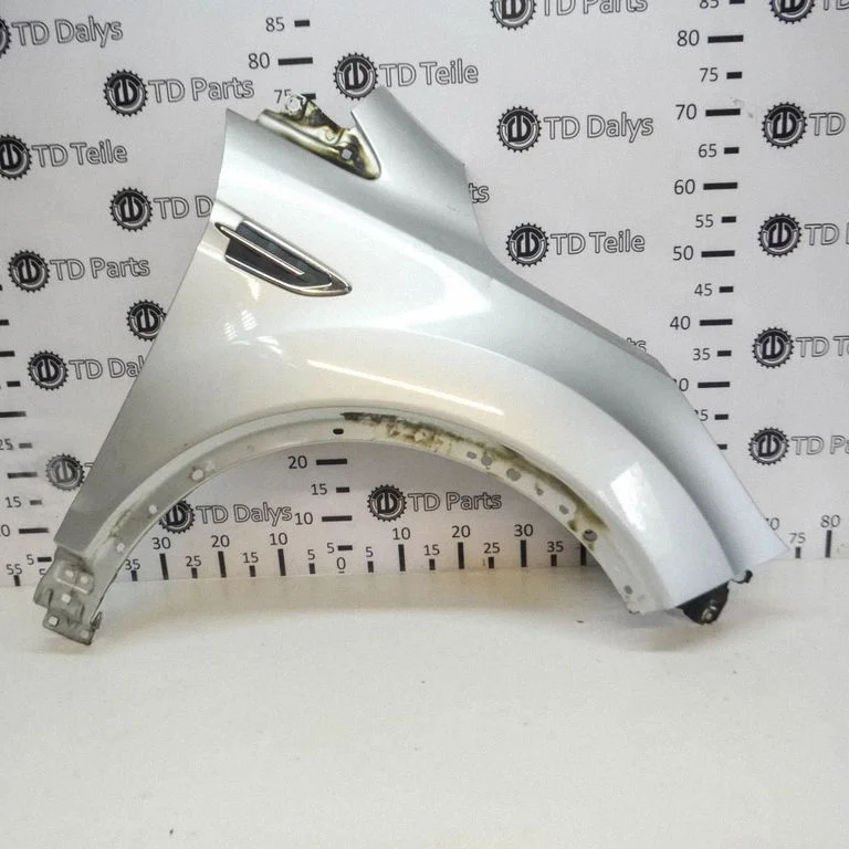 Fender – front right