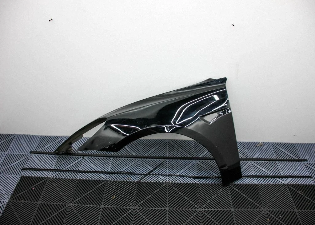 Fender – Tesla Model 3 (2017-)