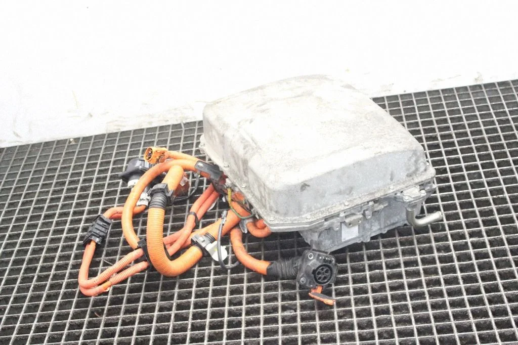 Voltage converter inverter – Nissan NV200 (2009-)