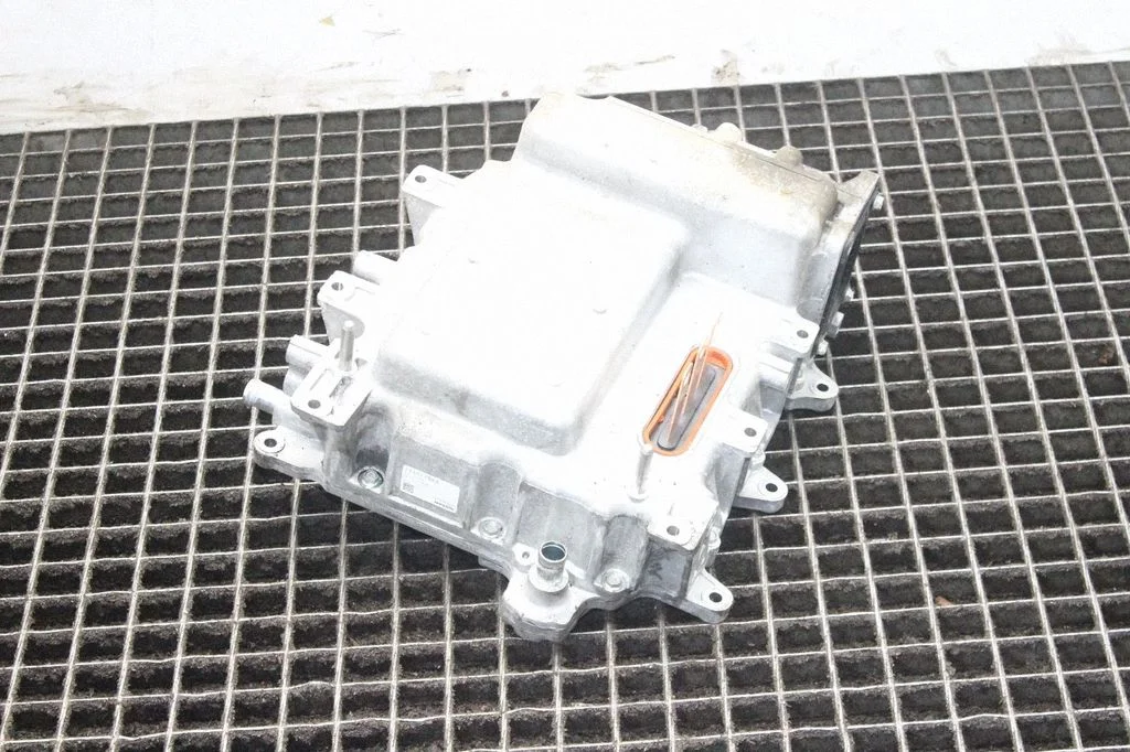 Voltage converter inverter – Nissan NV200 (2009-)