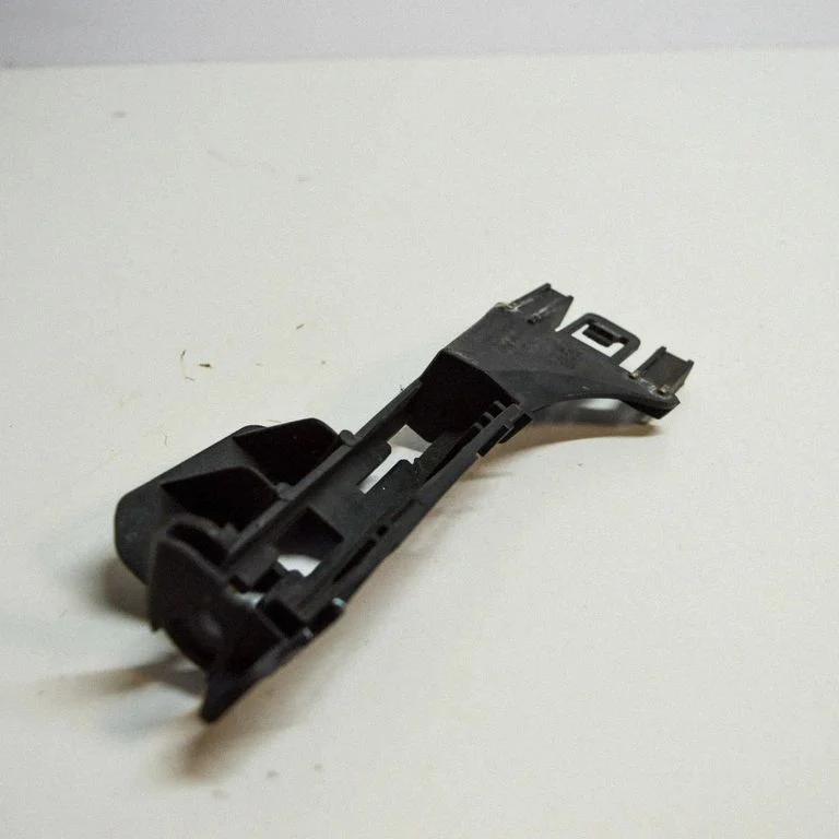 Aizmugurējā bufera turētājs 8T0807887