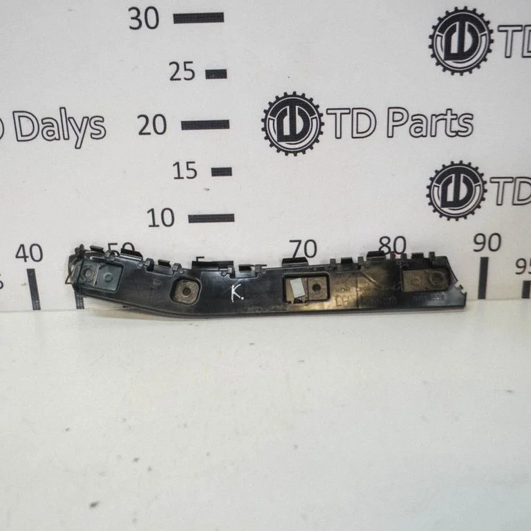 Rear bumper mounting bracket GV4417E851A