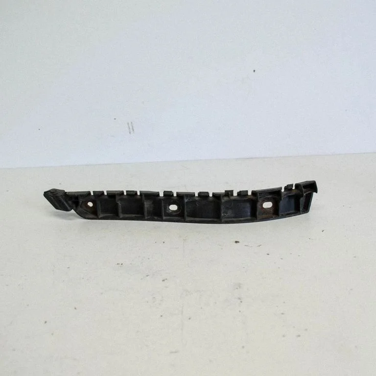 Rear bumper mounting bracket – Skoda Roomster (5J) (2006-2015)