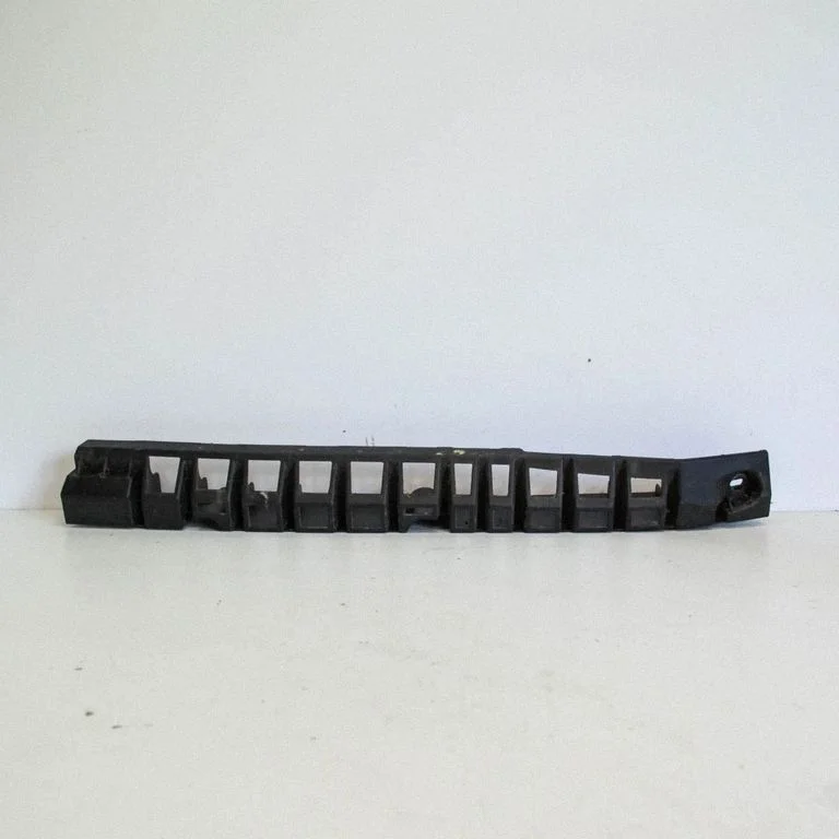 Rear bumper mounting bracket – Skoda Roomster (5J) (2006-2015)
