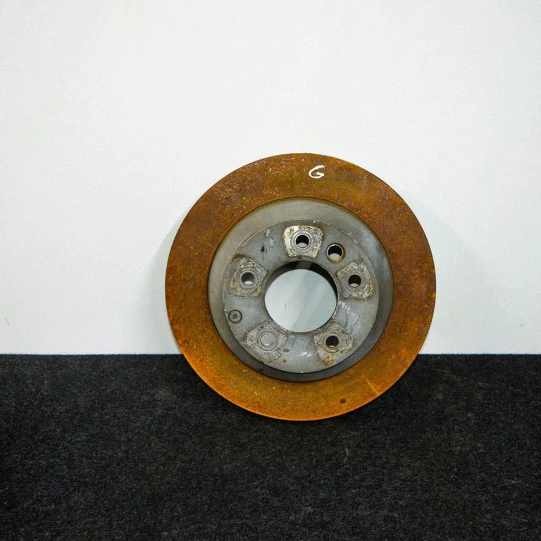 Aizmugurējais bremžu disks – labā
