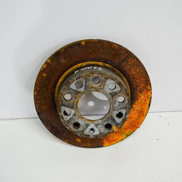 Aizmugurējais bremžu disks – labā