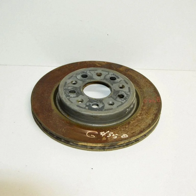 Aizmugurējais bremžu disks – kreisā
