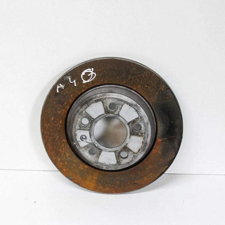 Aizmugurējais bremžu disks – labā