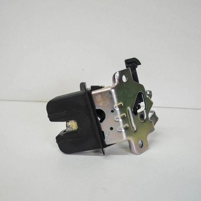 Zamek klapy bagażnika 8W0827503