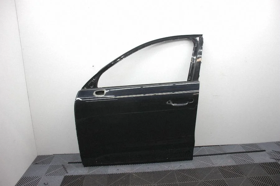 Priekšējās durvis 95B831311A