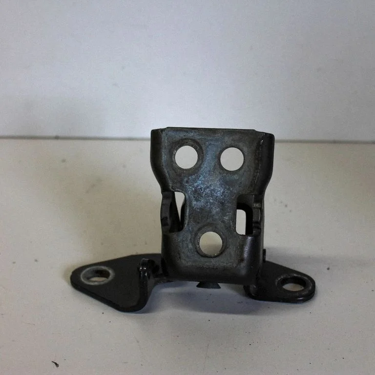 Front door upper hinge – Dodge Challenger (2008-2023)