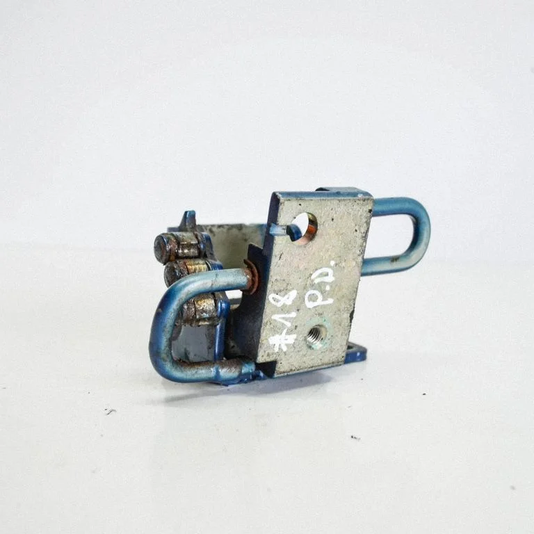 Priekšējā augšējā eņģe 1K0831412P