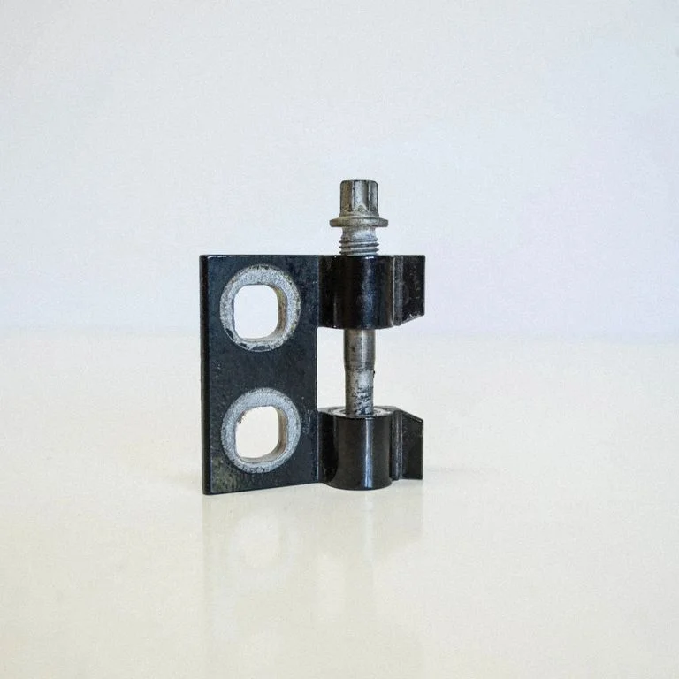 Front door upper hinge – BMW 1 Series E81 E87 (2004-2011)