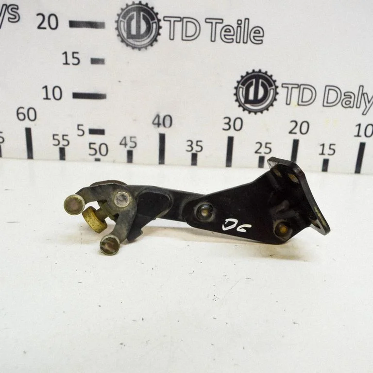 Rear door upper hinge – Volkswagen Caddy (2004-2010)