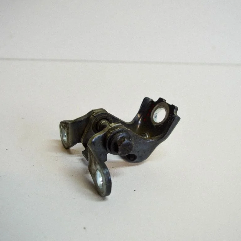 Rear door upper hinge – Skoda Fabia Mk2 (5J) (2007-2014)