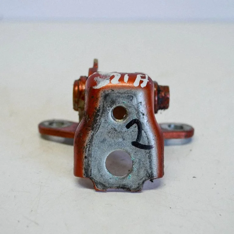 Rear door upper hinge – Skoda Fabia Mk2 (5J) (2007-2014)