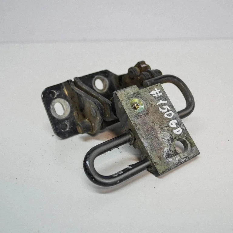Aizmugurējā augšējā eņģe 8P4833412