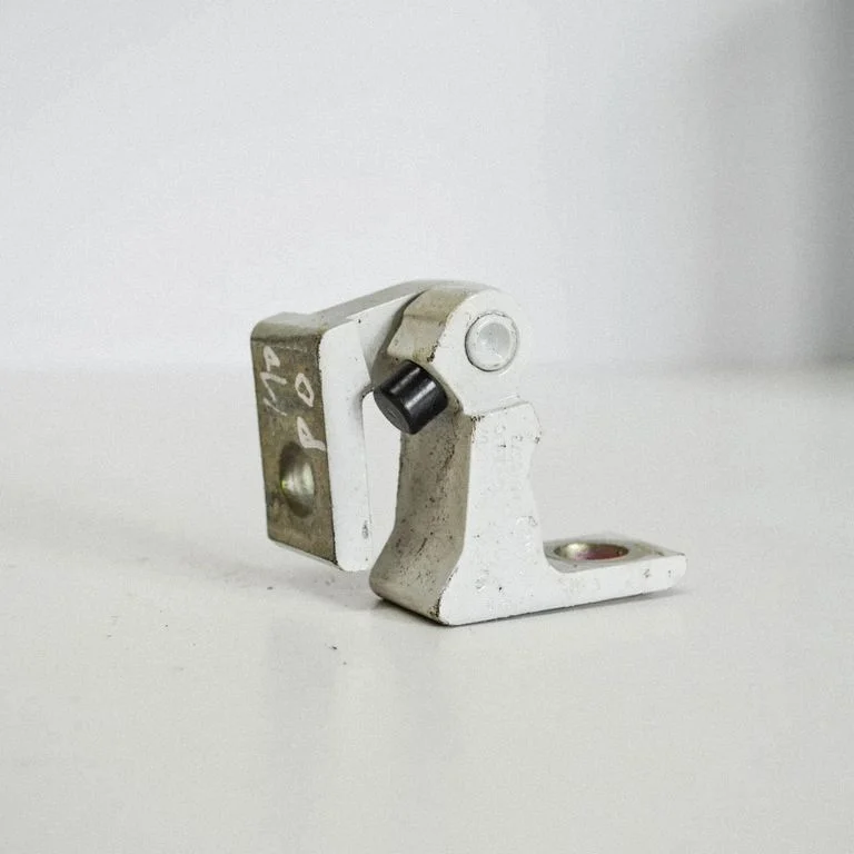 Rear door upper hinge – Skoda Yeti (5L) (2009-2017)