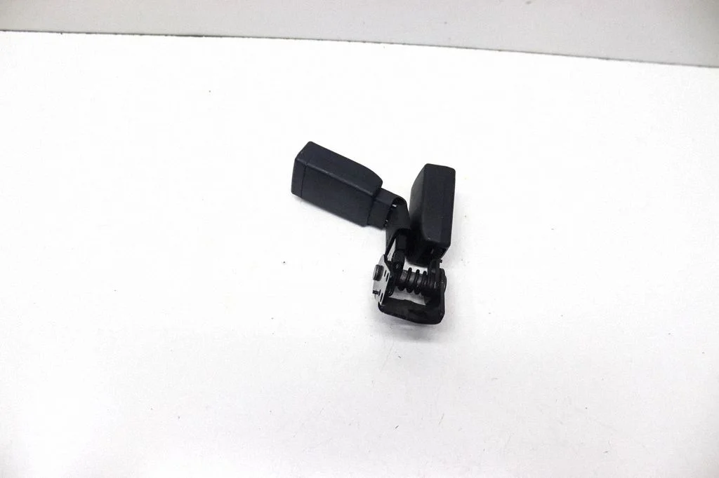 Middle seatbelt buckle (rear) – Mercedes-Benz CLA-Class C117 X117 W117 (2013-2019)
