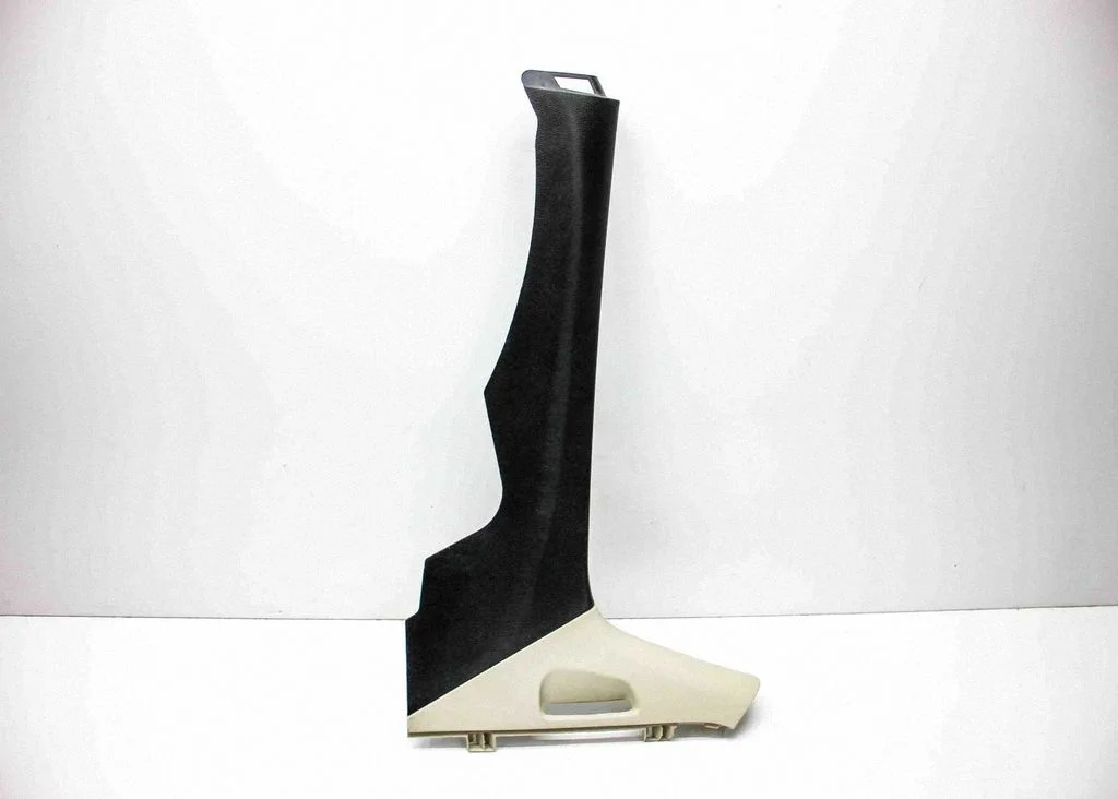 (C) pillar trim – Chrysler 300C (2011-)