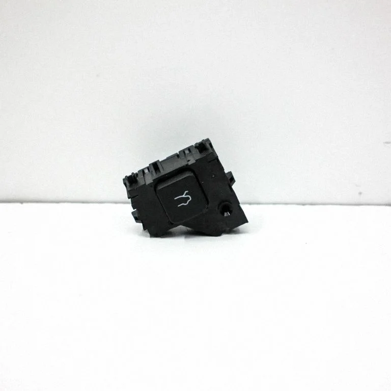 Tailgate/boot open switch button – Alfa Romeo Giulia (2016-)