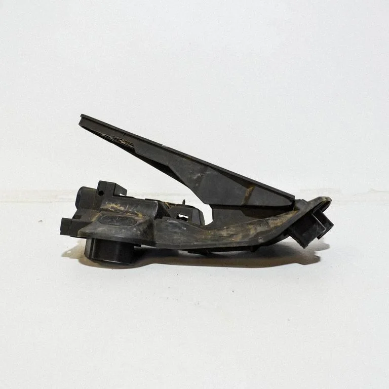 Accelerator throttle pedal 1K2721503T
