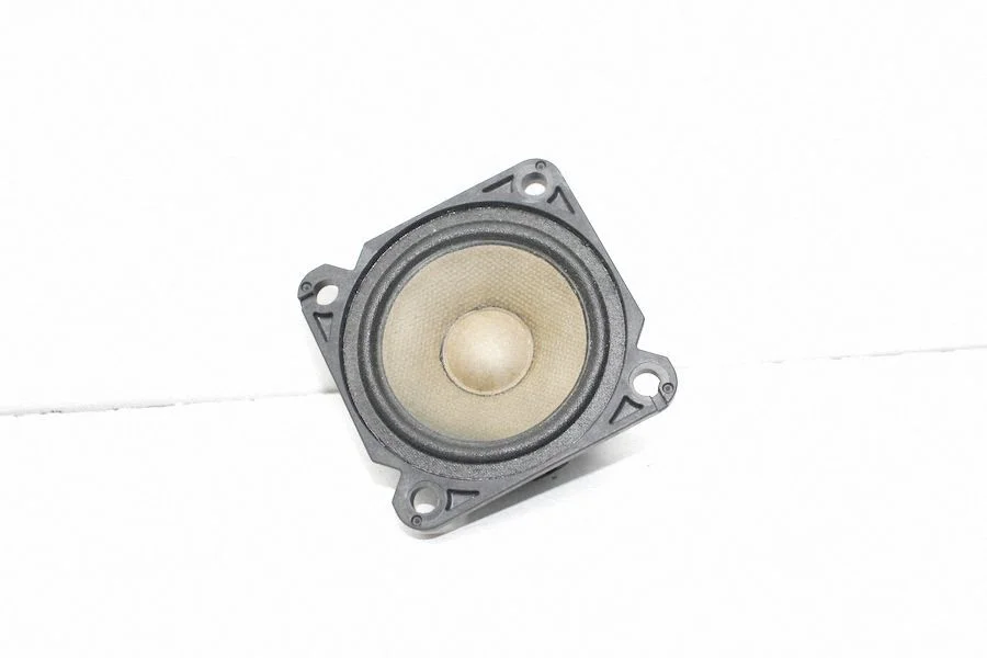Skaļrunis panelī 281526CA0A