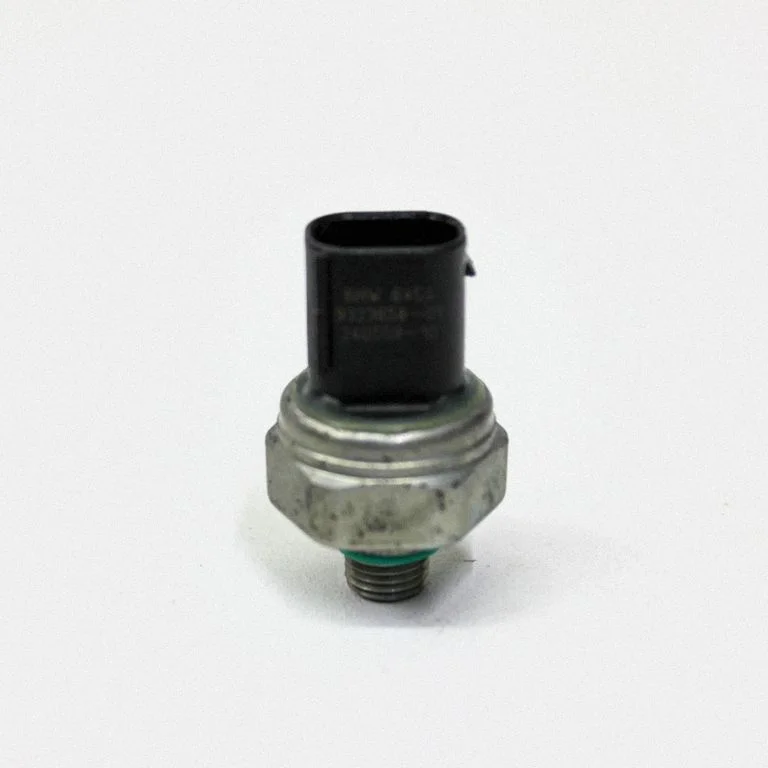 Czujnik ciśnienia klimatyzacji 9323658