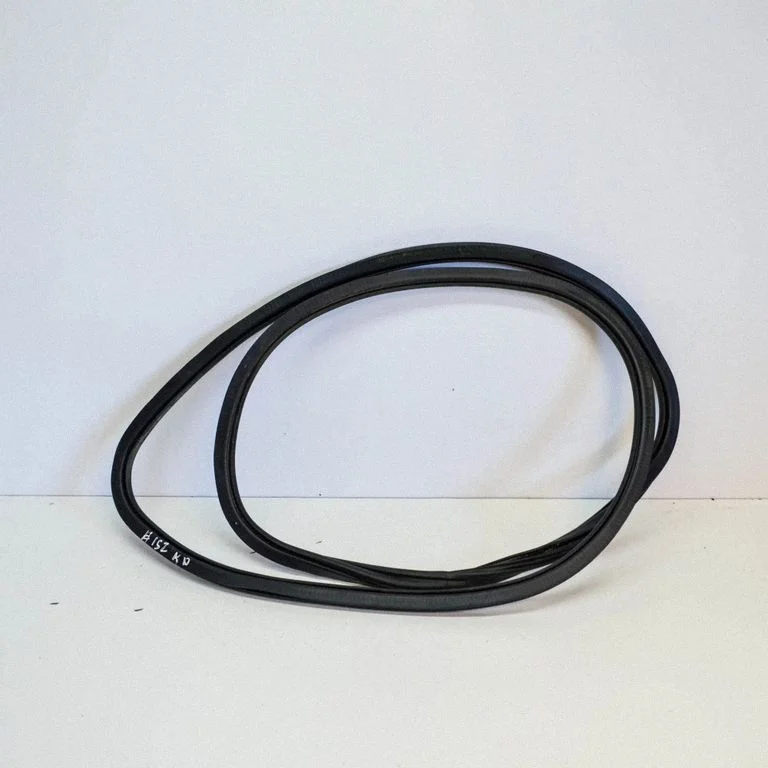 Blīvgumija (uz priekšējām durvīm) 8R0831721F
