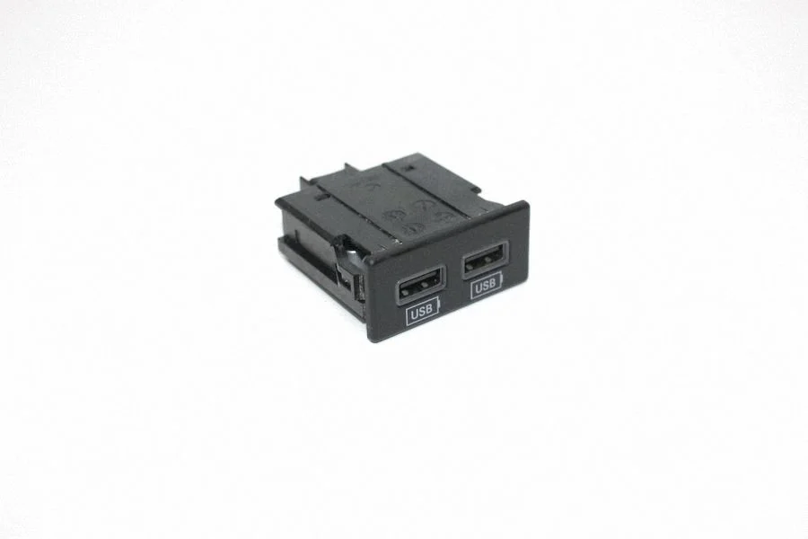 USB ligzda 68253158AB – Chrysler 300C (2011-)