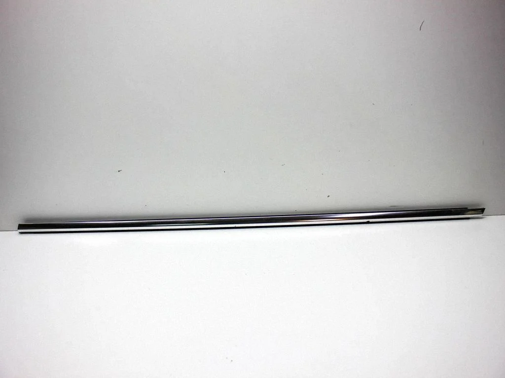 Listwa szyby drzwi 7P0837476E