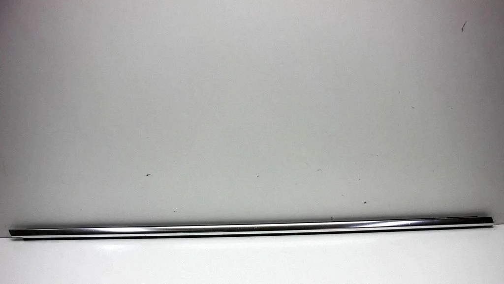 Listwa szyby drzwi przednich 7P0837476E