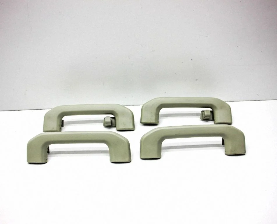 A set of handles for the ceiling – Volvo V60 (2018-)
