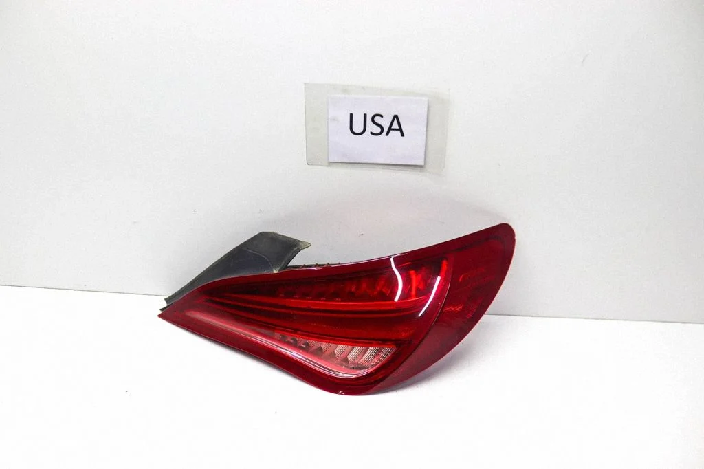 Lampa tylna w błotniku – Mercedes-Benz Klasa CLA C117 X117 W117 (2013-2019)