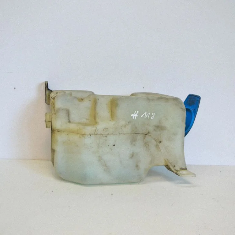 Windshield washer fluid reservoir/tank – Skoda Roomster (5J) (2006-2015)