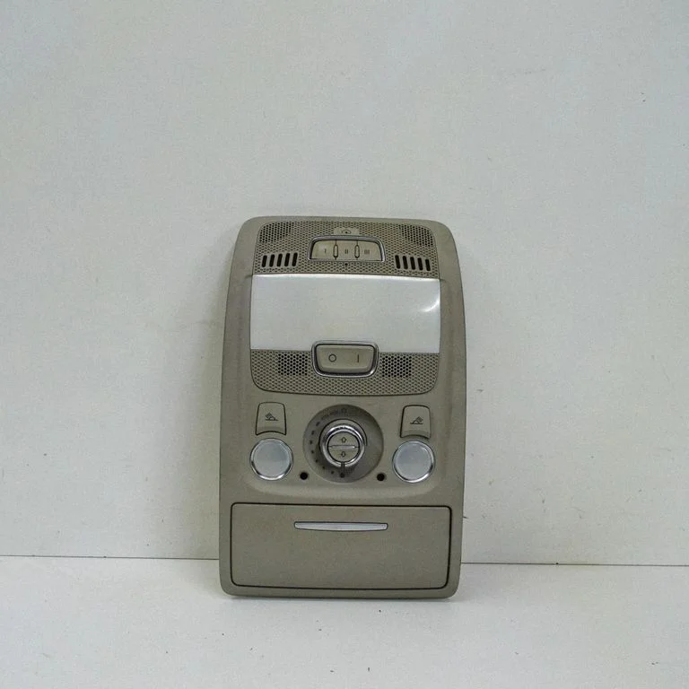 Lampka przednich siedzeń 4L1035711H