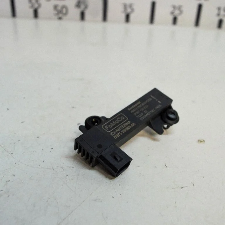 Keyless system antenna DS7T15K603AA