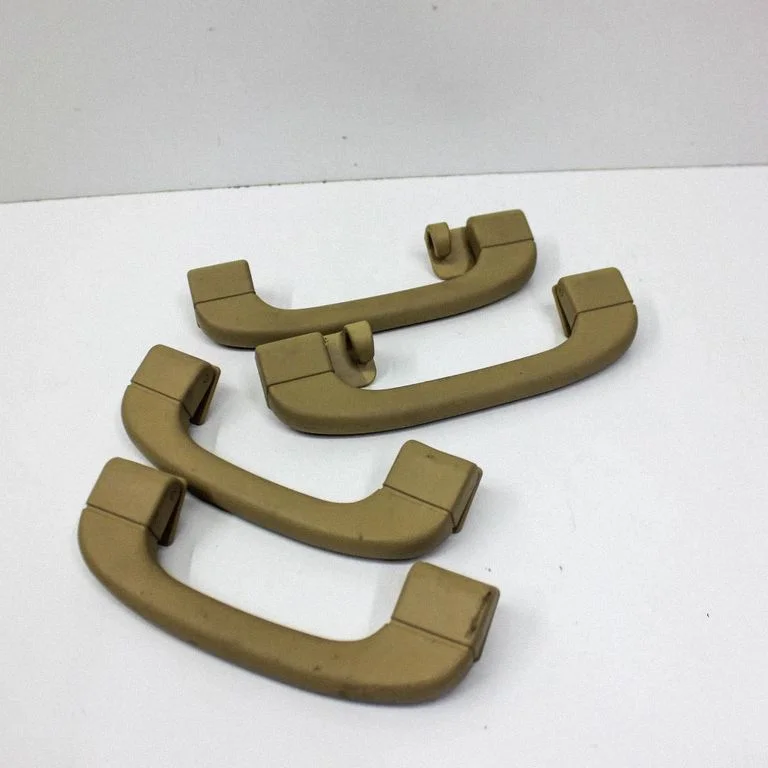 A set of handles for the ceiling 6977693