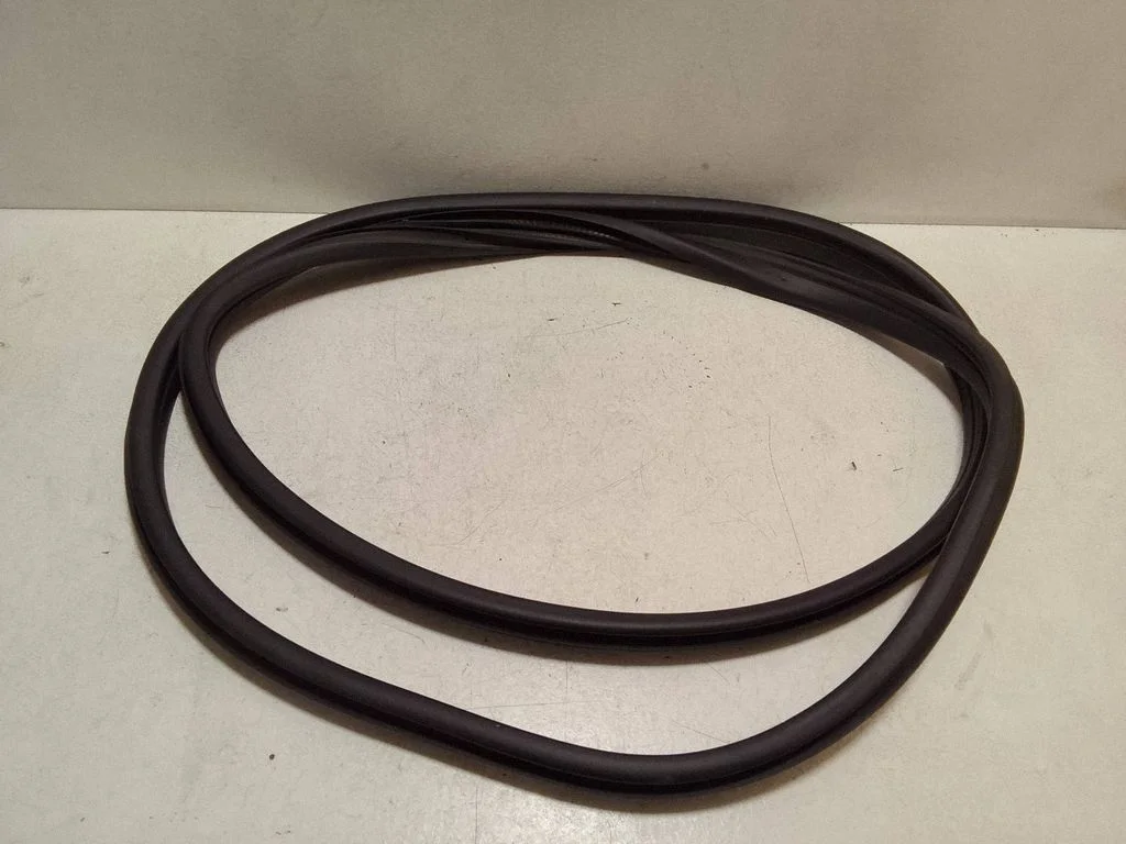 Tagaukse tihend (kere pool) – Opel Astra H (2004-2012)