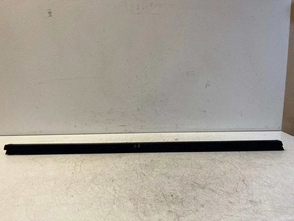 Listwa szyby drzwi tylnych – Mercedes-Benz Klasa B W247 (2018-)