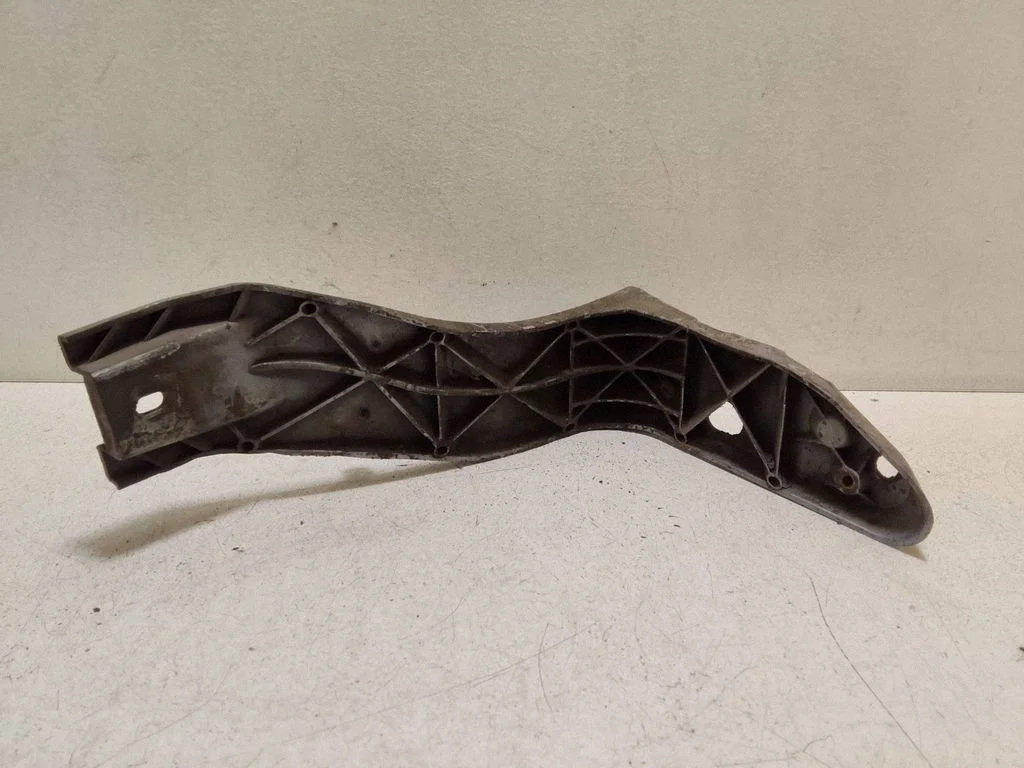 Front bumper mounting bracket – Audi A4 S4 B6 8E 8H (2001-2005)